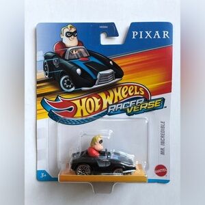 Hot Wheels Racer Verse Diecast: Disney Pixar The Incredibles: Mr. Incredible-NEW